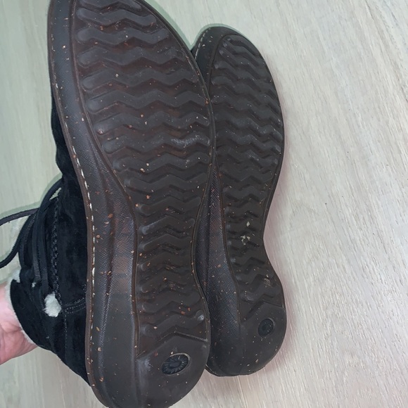 Black UGG boots size 8 - Picture 3 of 3